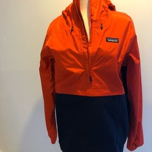 NWOT men’s Patagonia half zip rain jacket